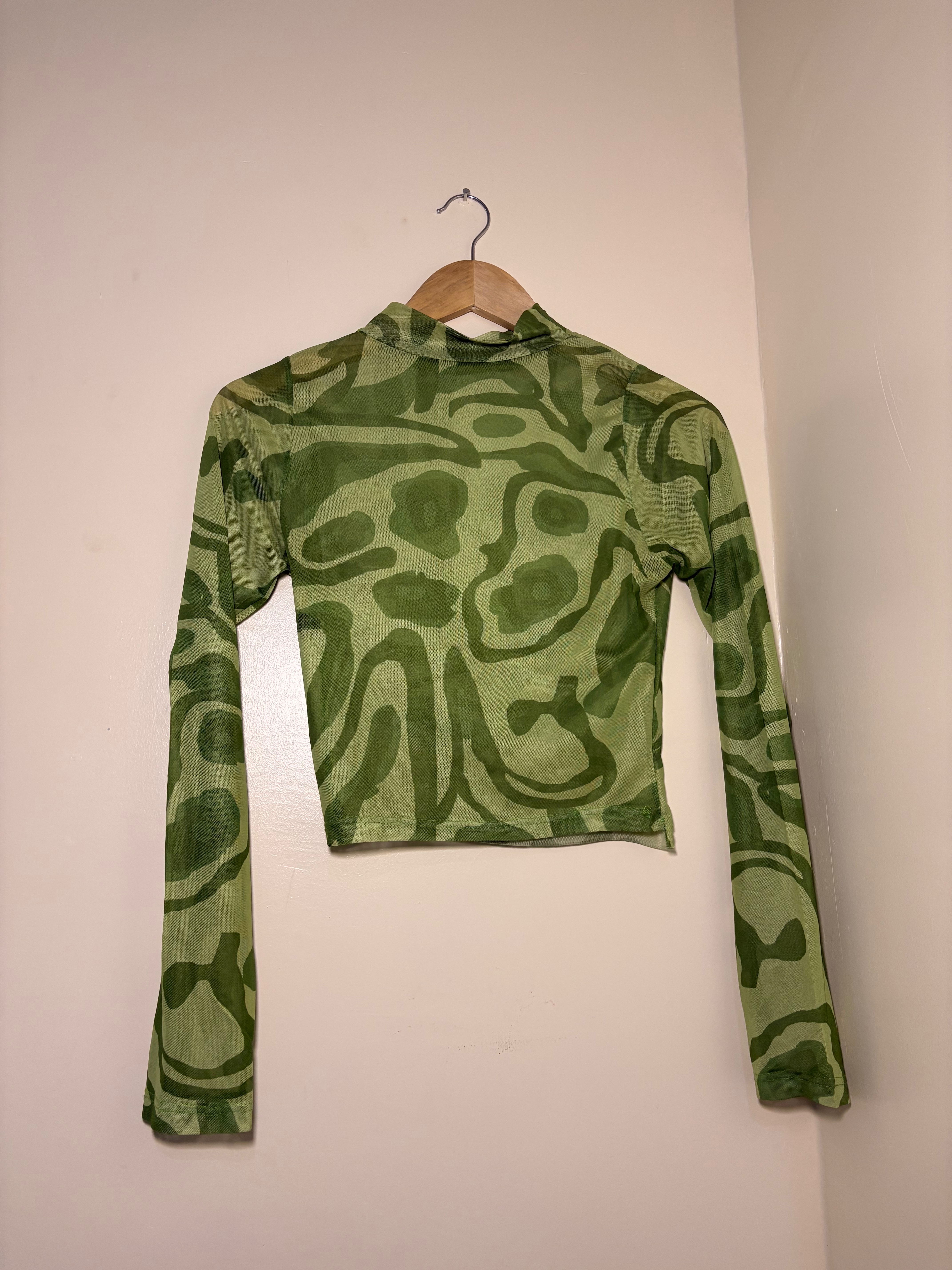 Green abstract pink mesh top