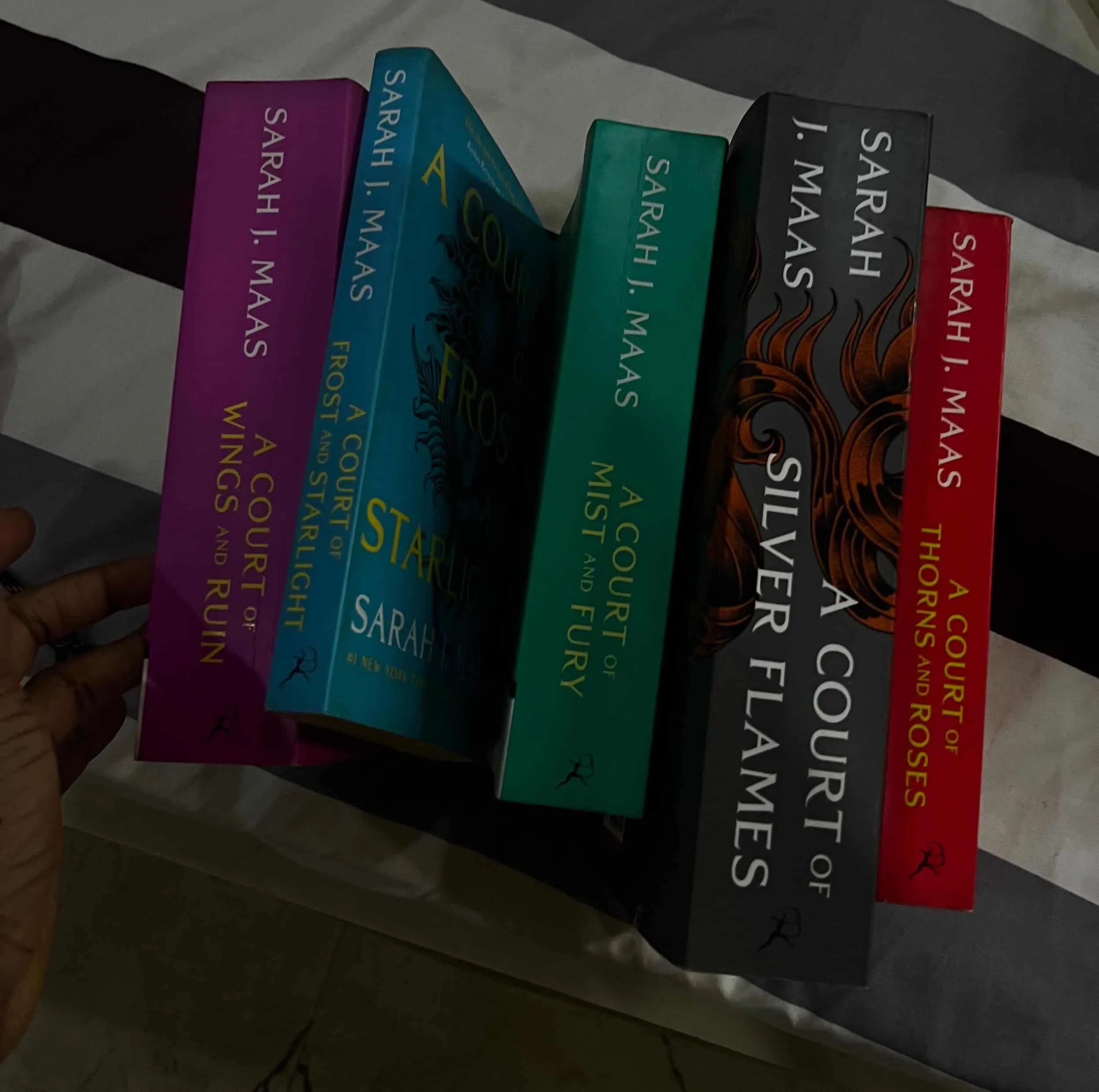 A court of thorns and roses series 