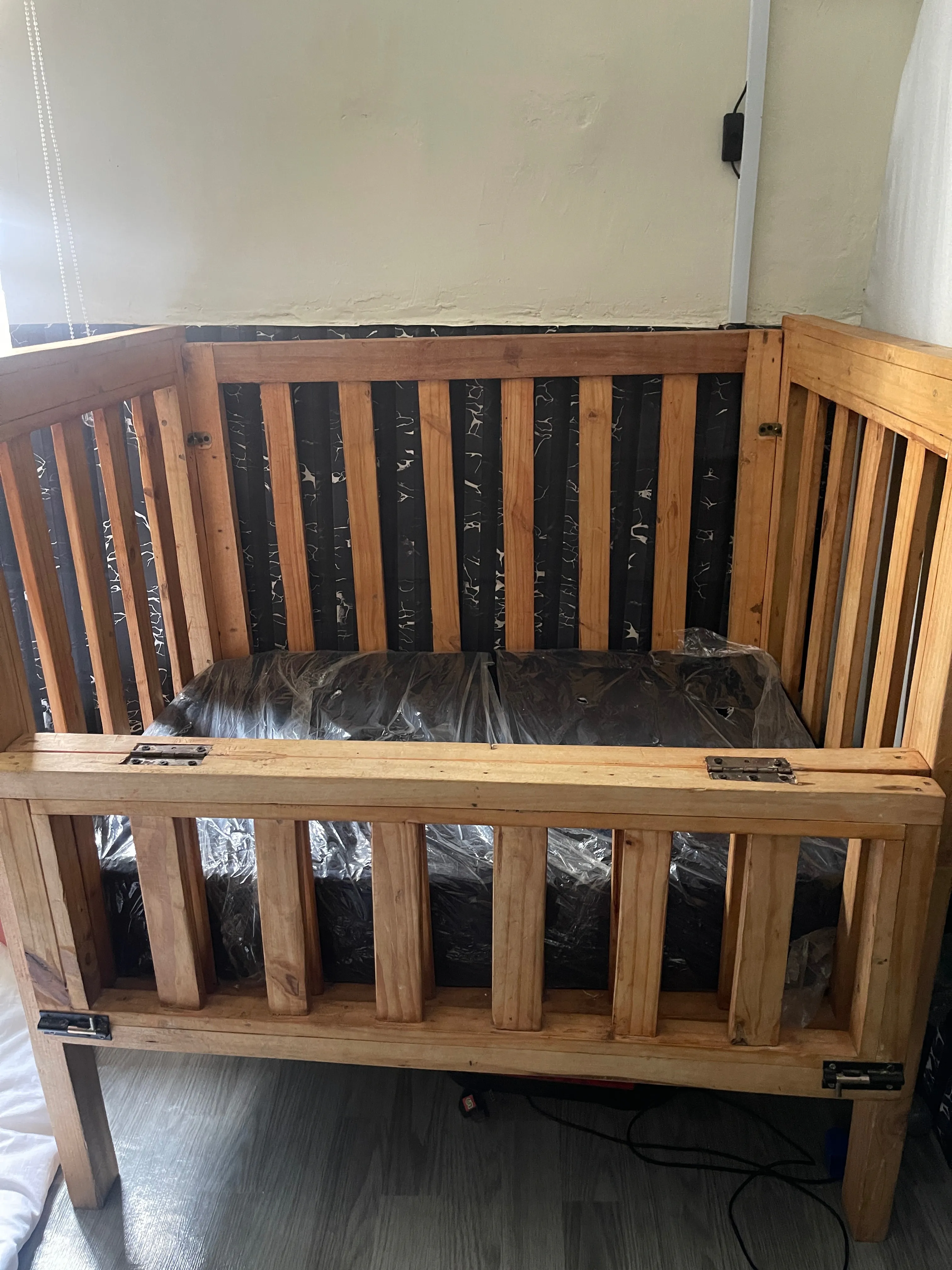 Detachable baby cot 