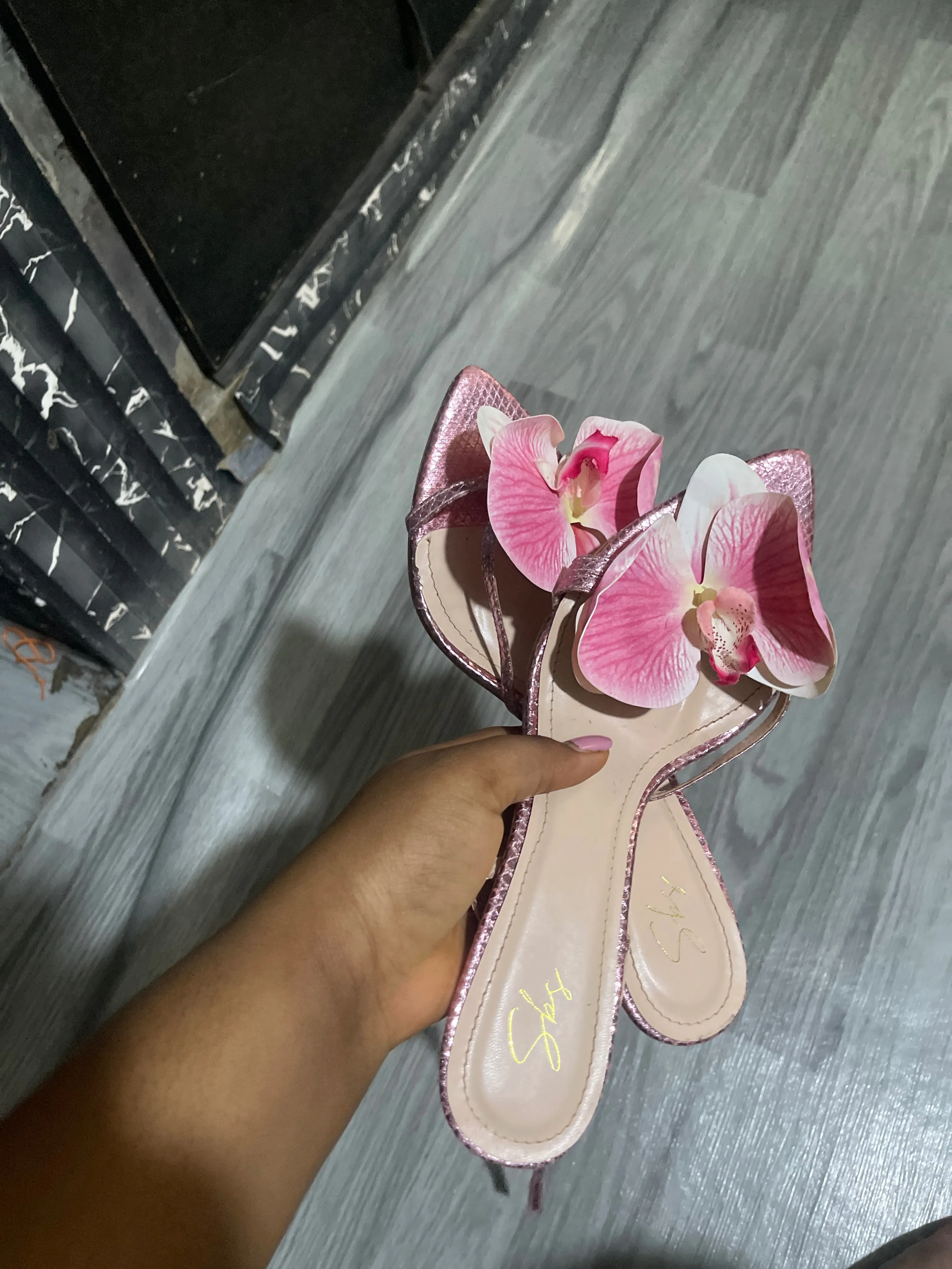 Shoe
