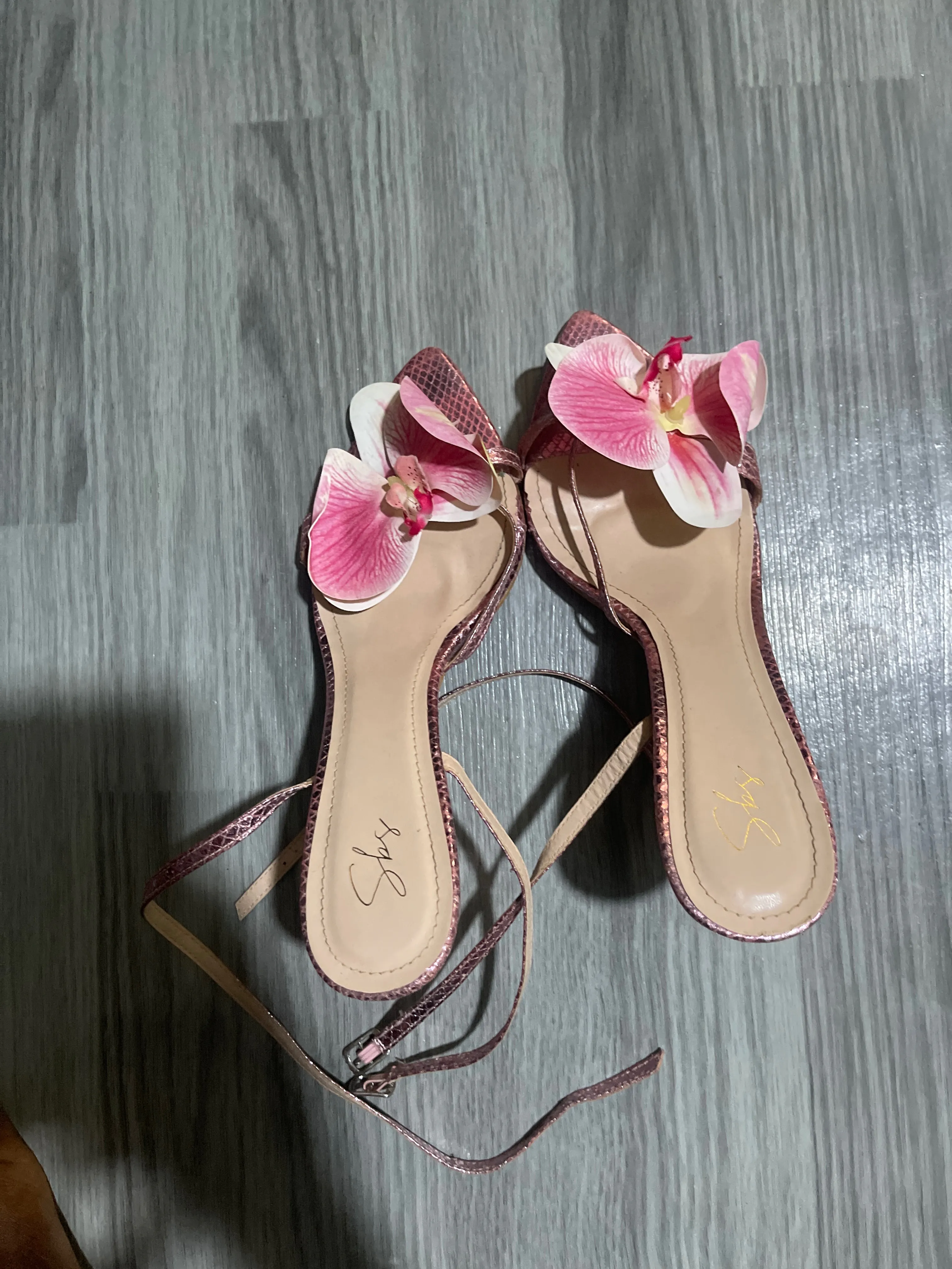 Shoe
