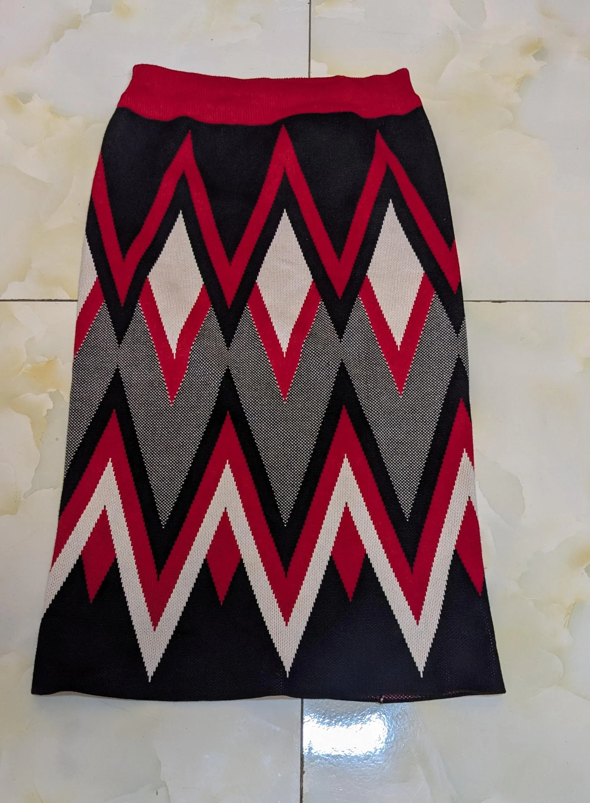 Red and white Knit skirt