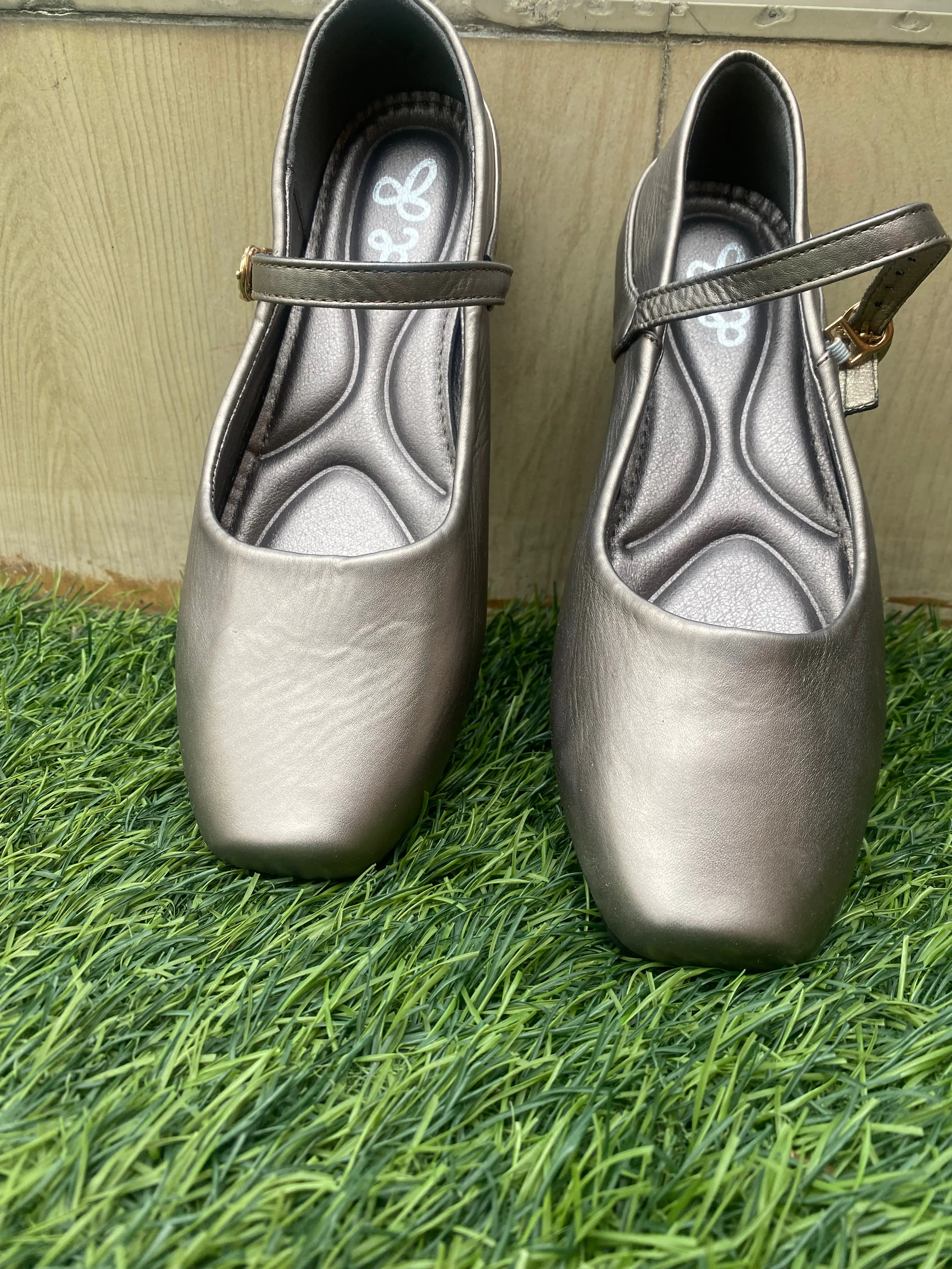Grey ballerina flats 