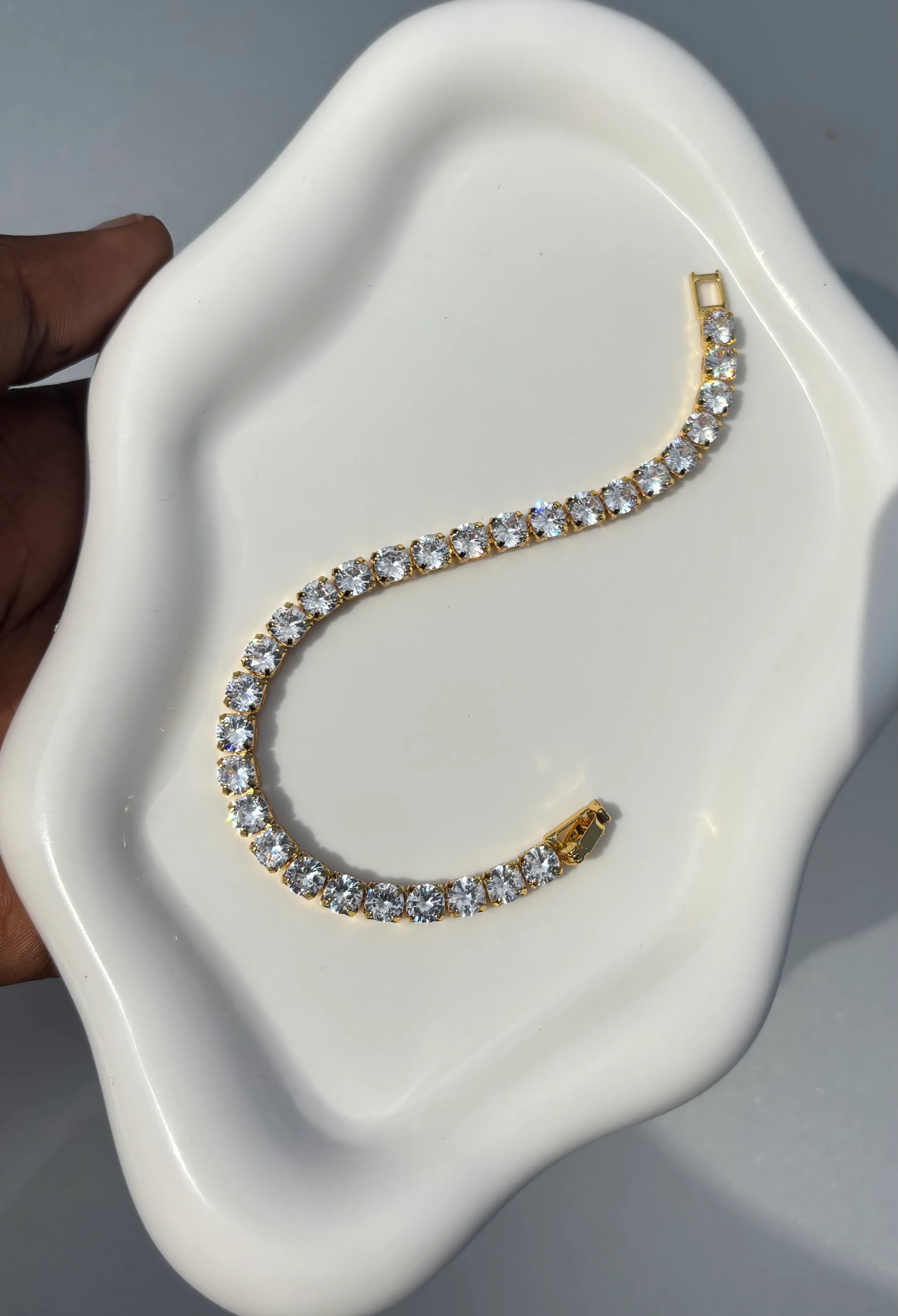 Tennis bracelet 