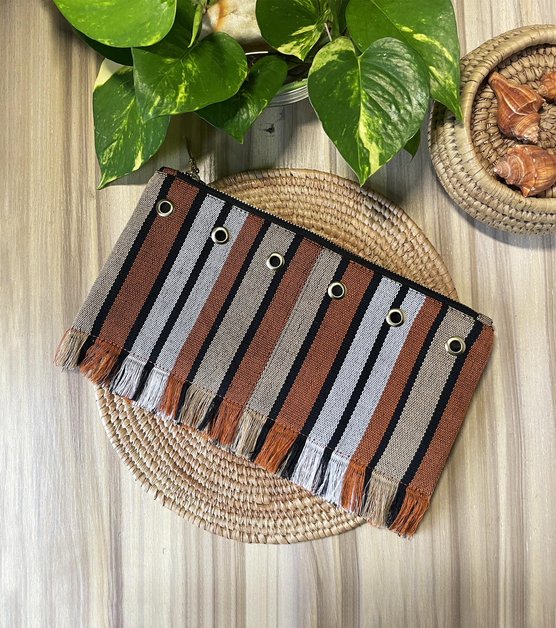 Asoke Fringe Clutch 001