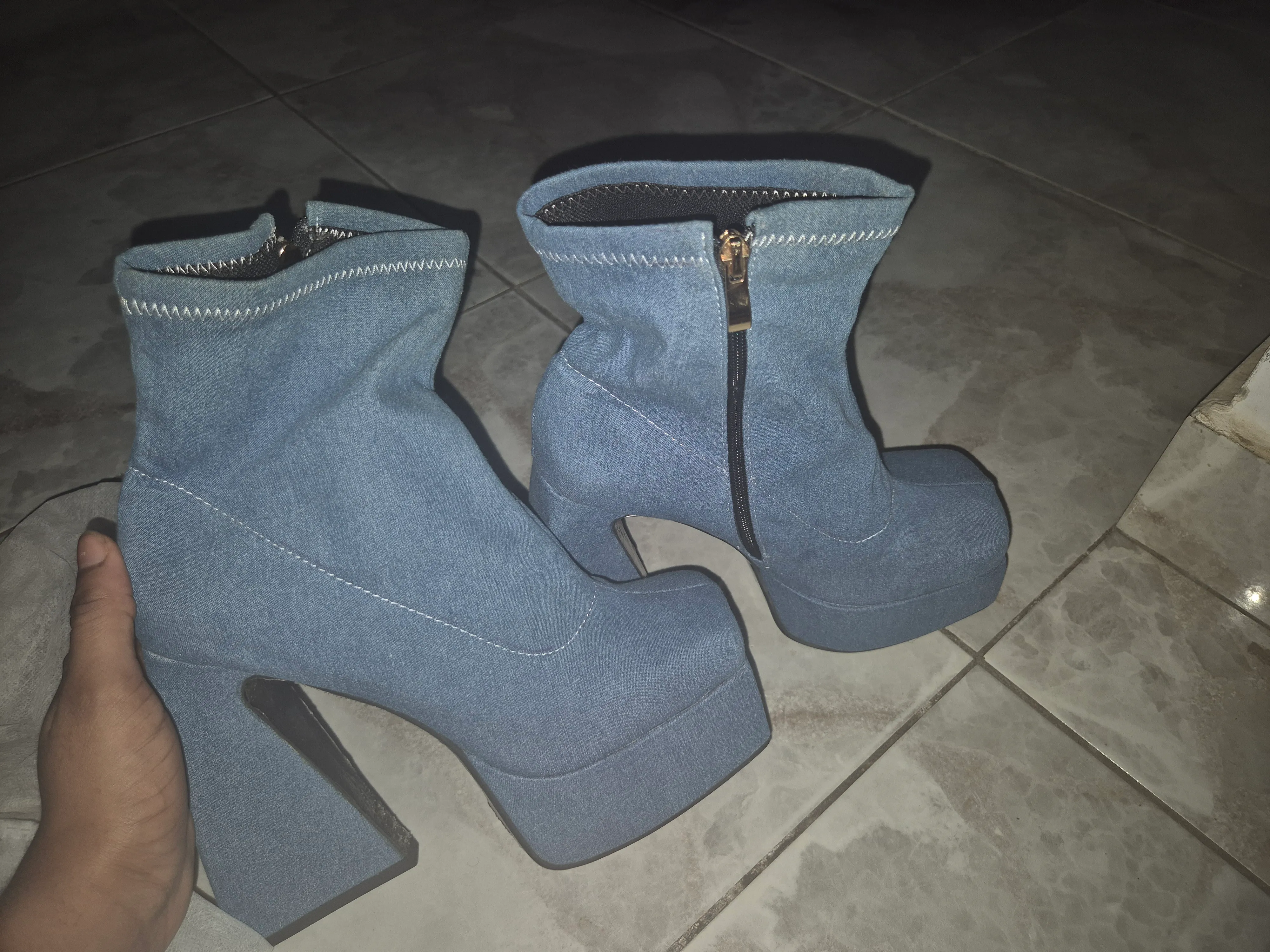 Heel boot