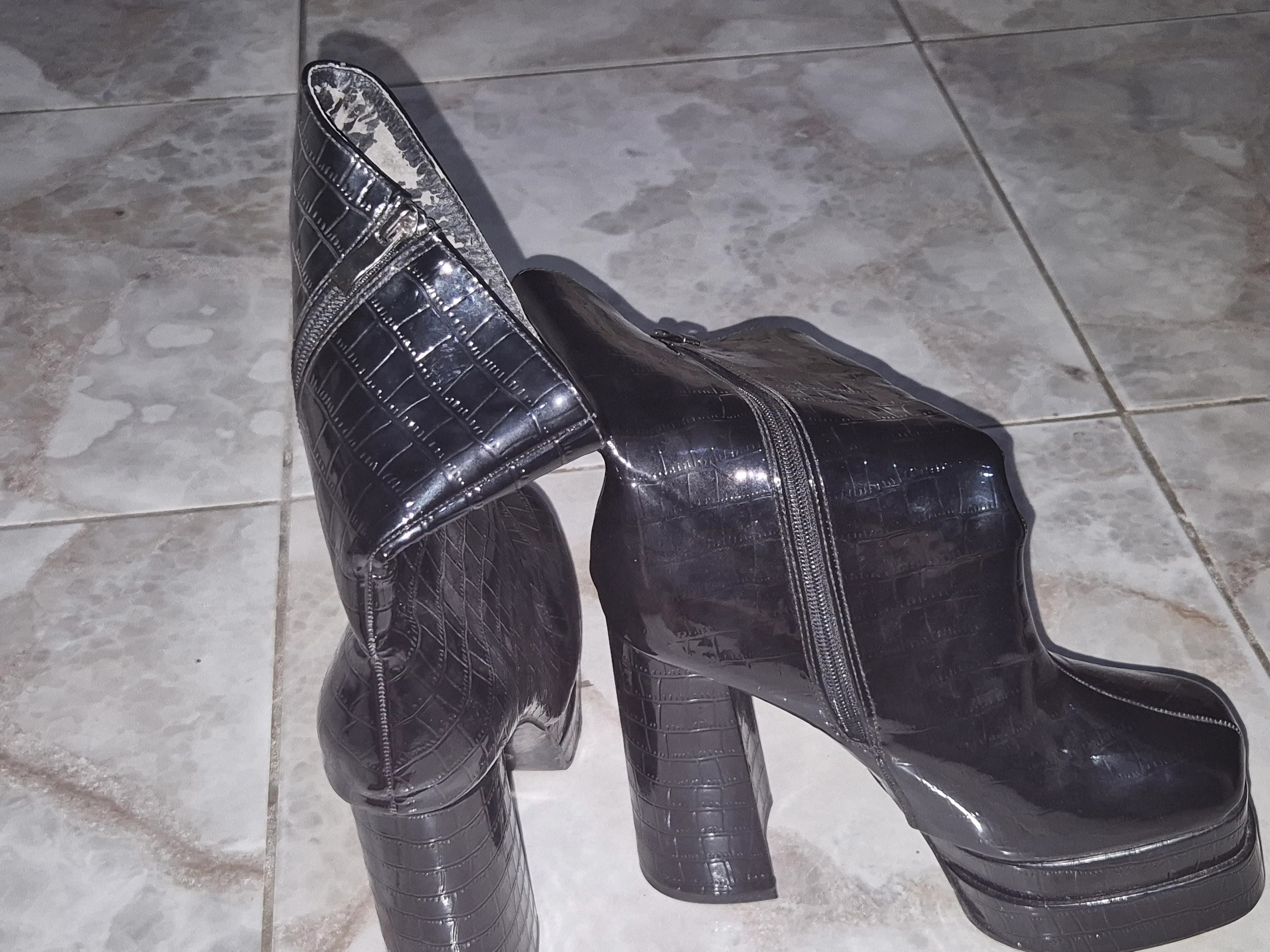 Heel boot